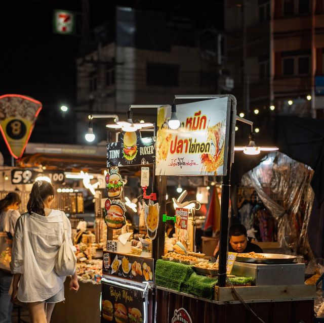 ตลาดโต้รุ่งหัวหิน จุดเช้คอิน กินเพลิน เดินเล่น