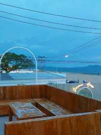 ซัมเมอร์ เฮ้าส์ พัทยา คาเฟ่สุดมินิมอลริมหาดจอมเทียน