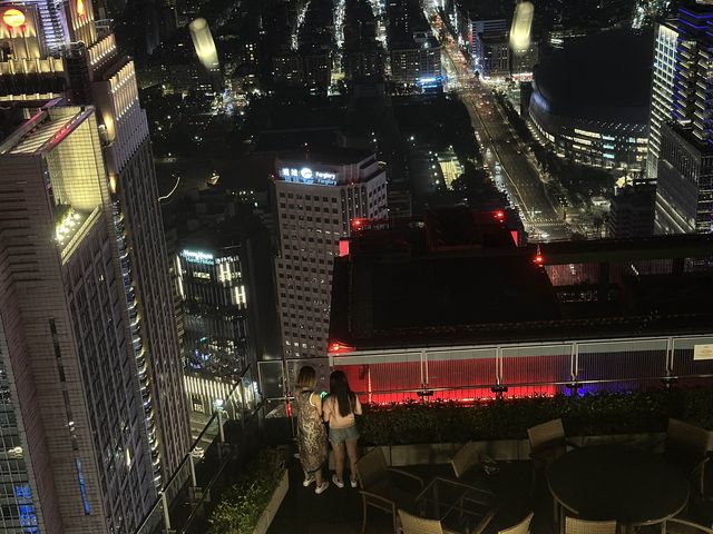 🛍️ 微風信義：時尚購物、美食探索的最佳去處！🍴👗