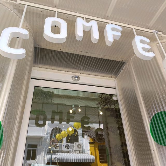 คาเฟ่ Comfee Phuket ย่าน old town
