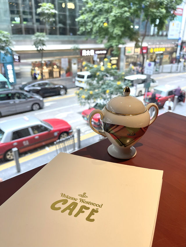 香港銅鑼灣復古英倫風打卡咖啡店-Vivienne Westwood Café