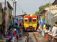 ตลาดร่มหุบแม่กลอง 🚂🚂