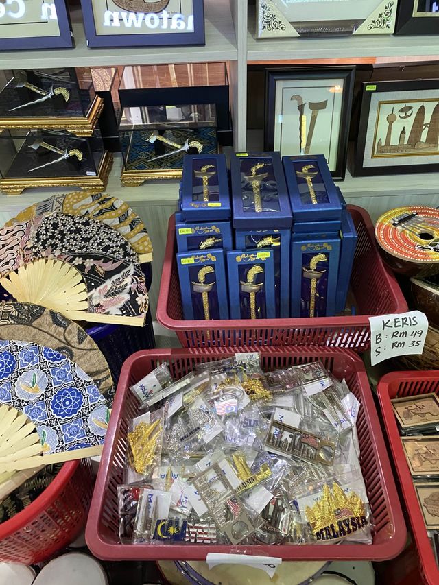 Heaven for crafts lover! 🇲🇾