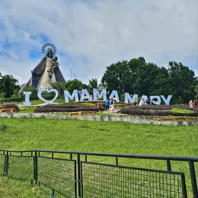 Statue of Mother Mary in Regina Rica