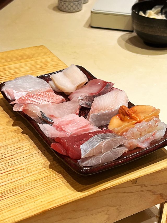 「鮨燐」尖沙咀鮨店，晚市套餐有沙律、麵豉湯同甜品柚子雪芭