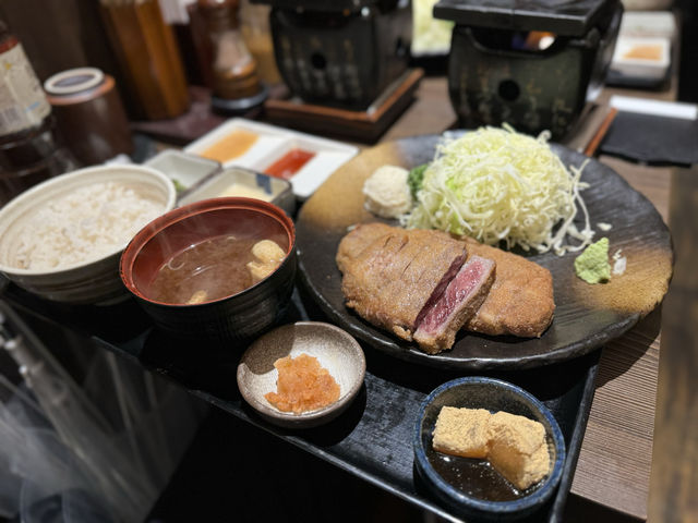 CoStudio | 牛かつもと村 西新宿店 - 濃厚な牛かつの味わい🥩🍴