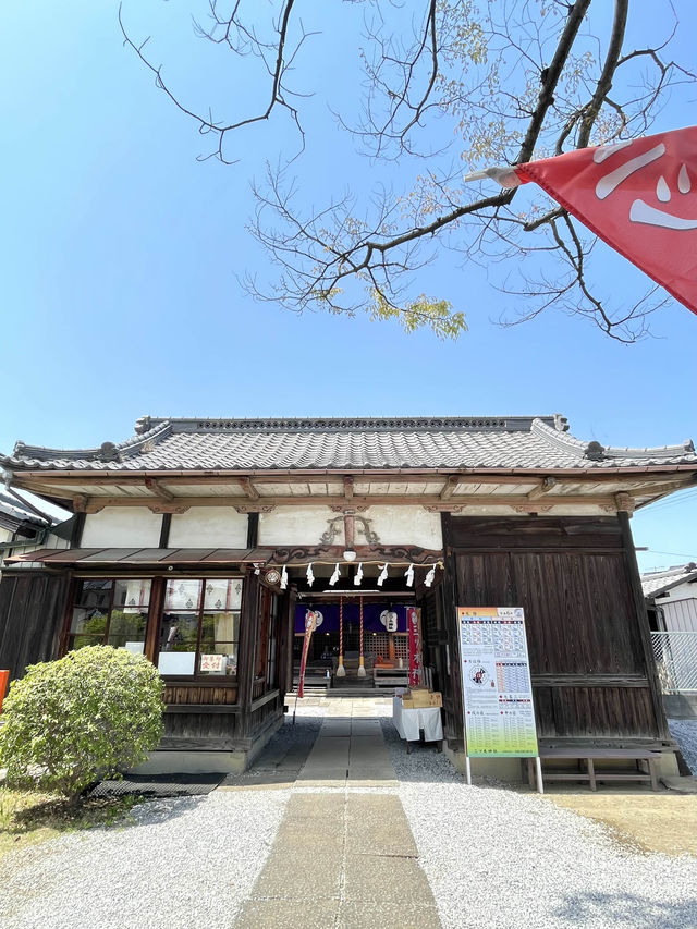 【三ツ木神社/神奈川県】オレンジに染まった石像が出迎える
