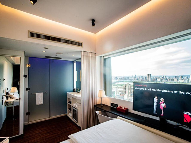 「明亮舒適，科技感滿溢」-  臺北世民酒店景觀雙人房