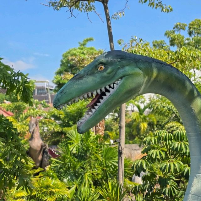 Dino Park Phuket Mini-golf ที่มาในตีม Jurassic 