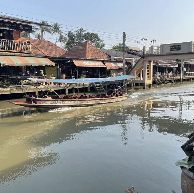 泰國曼谷安帕瓦水上市場