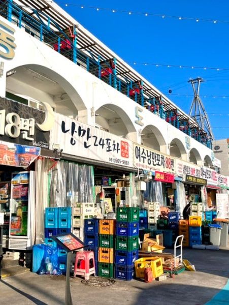 여수 역대급 바다뷰 레트로 감성 삼합 맛집