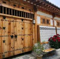 Eunpyeong hanok village with majestic Bukhansan view