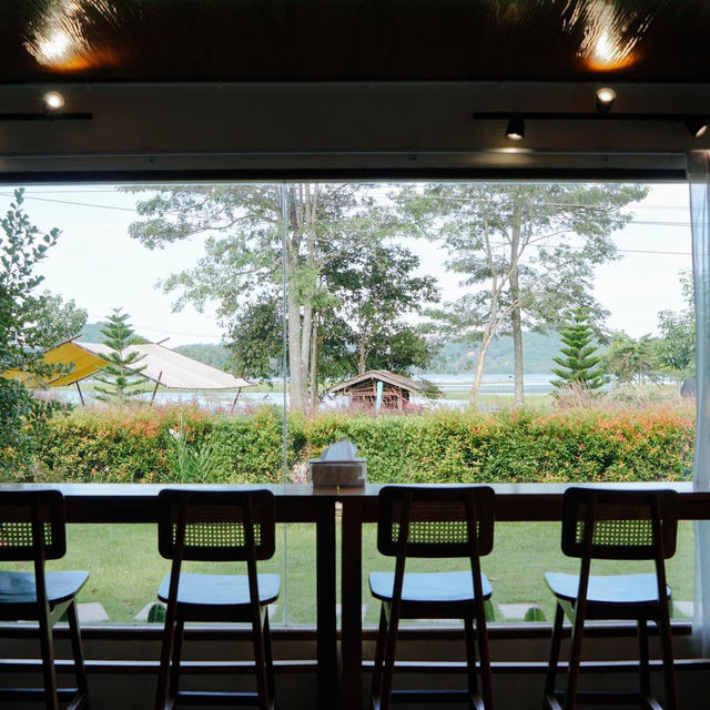 คาเฟ่ #Petfriendly ริมอ่างเก็บน้ำเขาจุก จ.ระยอง