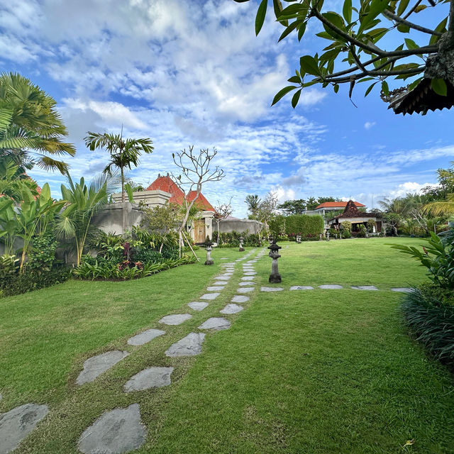 Unique, Javanese-style boutique villas 🏠 💜 