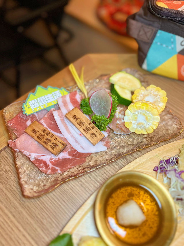 露營主題餐廳，可自選燒肉、壽喜燒或涮涮鍋