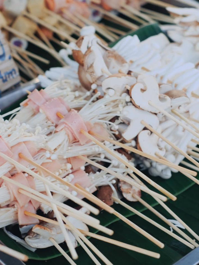 แหล่งรวมสตรีทฟู้ดราคาถูก ที่หาดกะหลิม