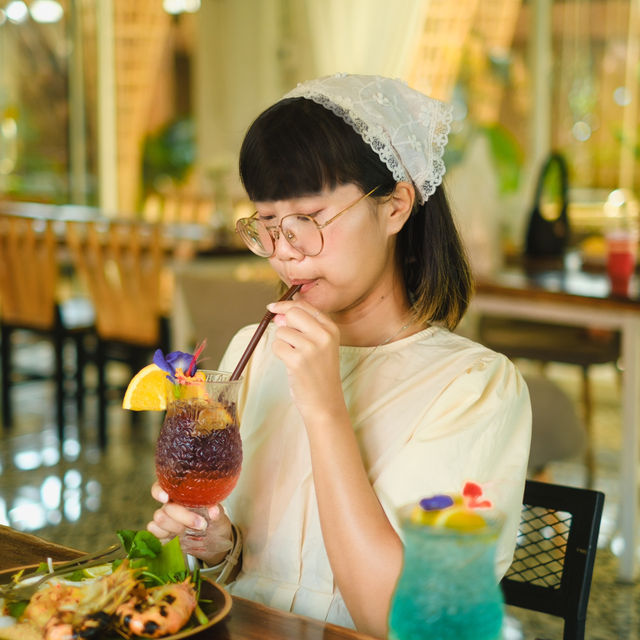 เที่ยวคาเฟ่อยุธยา ถ่ายรูปเล่น ให้อาหารน้องช้าง