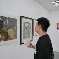 จิบกาแฟและชมงานศิลปะที่ Galerie Monument กัน