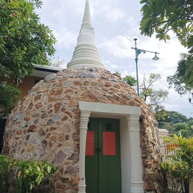 厳粛な空気を感じる寺院