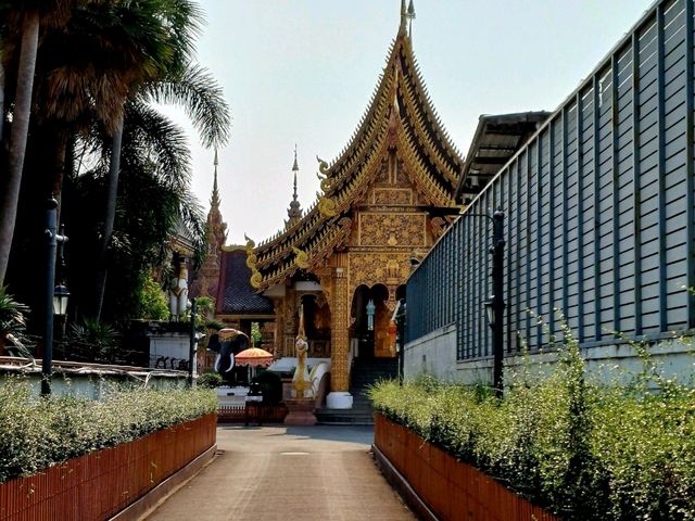 【三王紀念碑】泰國清邁古城必去景點，享受那份莊嚴和寧靜