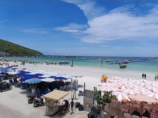 “หาดตาแหวน”ชายหาดสุดคึกคักในเกาะล้าน