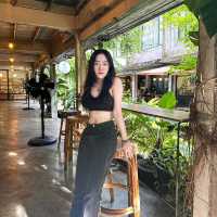 โรงละครและคาเฟ่ กาลิเลโอเอซิส ใกล้บรรทัดทอง 