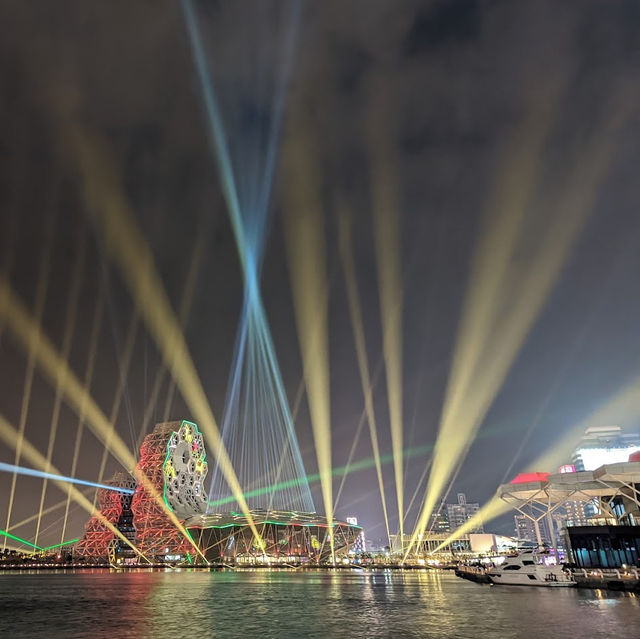 Beautiful Light Shows Lit Up The City Sky! 