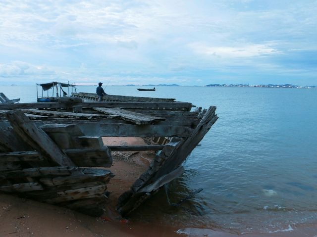 หาดลับนาเกลือ ชมเรือเก่า