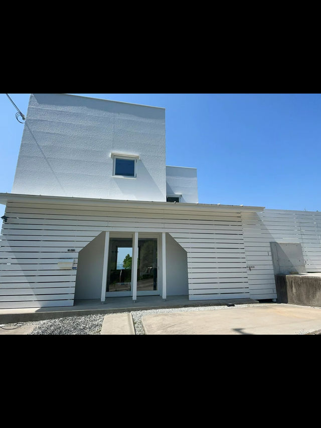 【兵庫】1日1組限定のプール&サウナ付きの真っ白なヴィラが最高