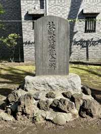【東京都】本殿を守る小さな狛狐