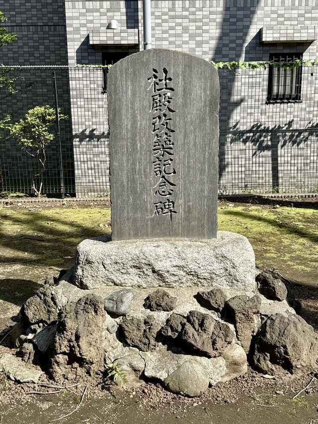【東京都】本殿を守る小さな狛狐