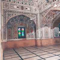 THE ICONIC AND HISTORIC MOSQUE.