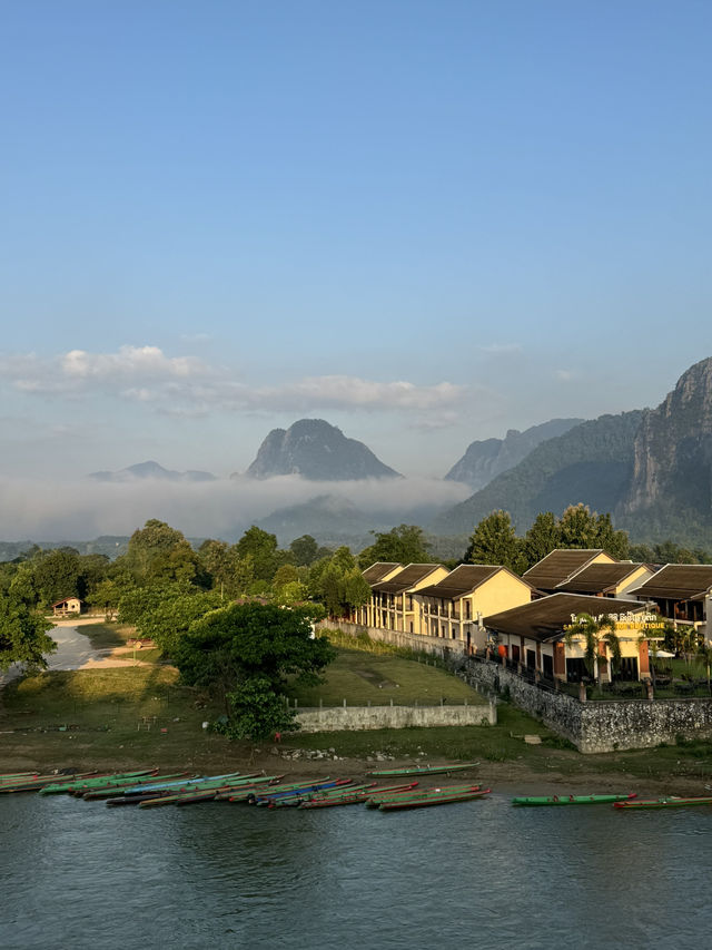 ที่พักวังเวียง | สปป.ลาว 🏡⛰️🛌💤