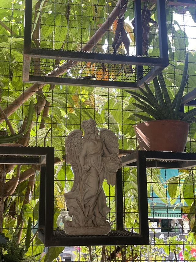 คาเฟ่บรรยากาศดี ถ่ายรูปสวย ที่ Row Hou8e Cafe
