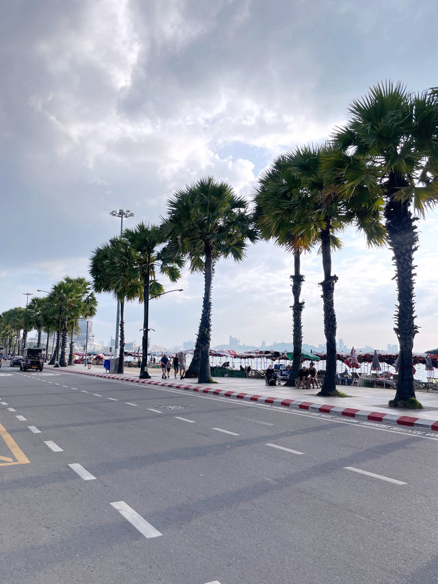 เดินเล่นชิลๆริมทะเล หาดพัทยาเหนือ 🏖️