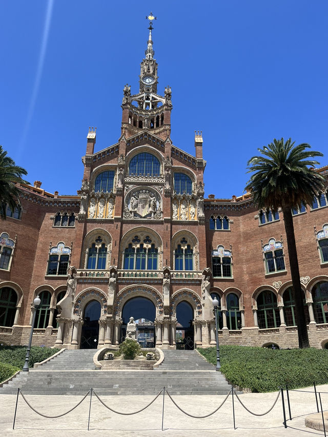 Barcelona - a place full of amazing architectures. Even Hospital are a piece of art!