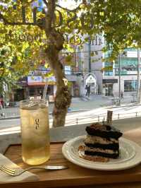 ソウル《弘大》プラタナス並木のカフェ、会ってみたい店長さん