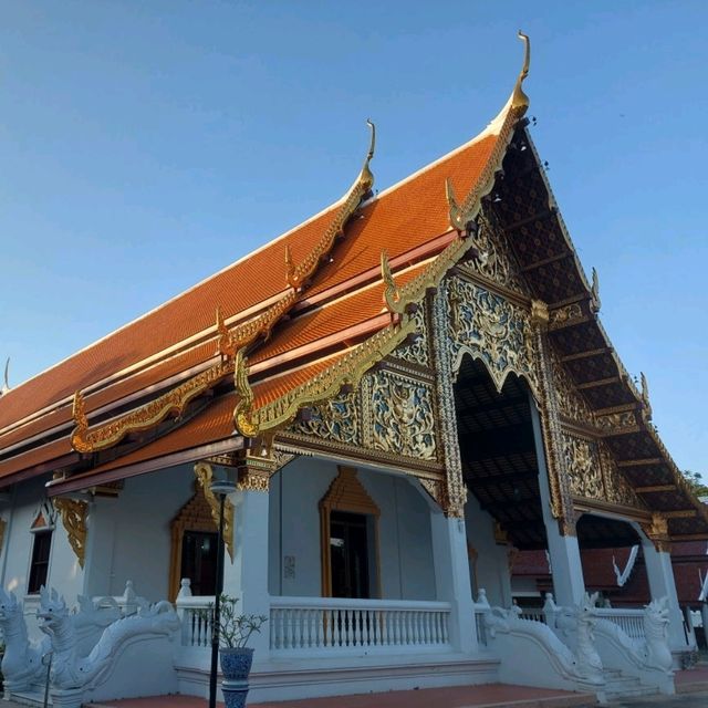 วัดพระแก้วดอนเต้าสุชาดาราม ลำปาง