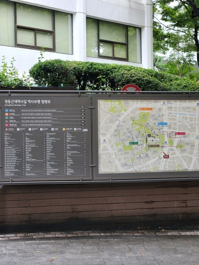 함께 걸으면 없던 로맨스도 생긴다는 덕수궁 돌담길🚶🏻‍♀️🚶