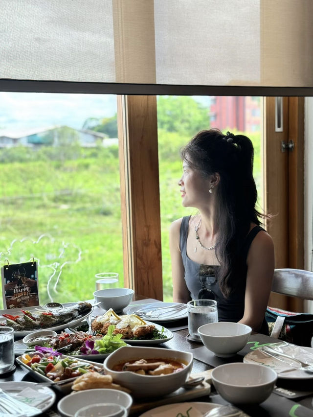 Chom Cafe & Restaurant: Where Flavor Meets Chiang Mai Charm