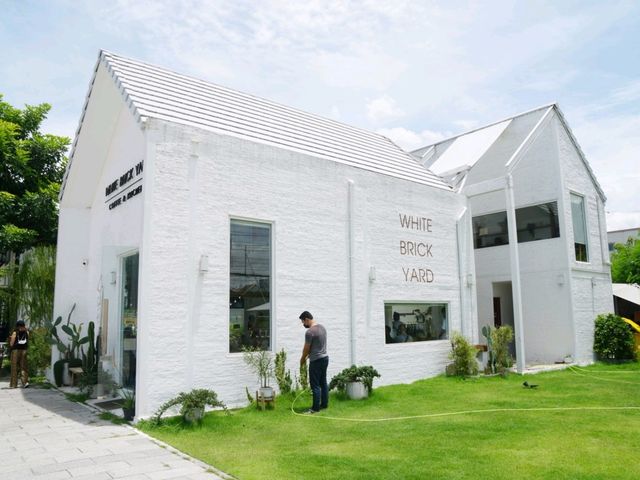 White Brick Yard พิกัดคาเฟ่ศาลายา นครปฐม