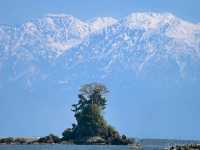 【富山県】富山の本気を見る！女岩と立山連峰が織りなす絶景「雨晴海岸」