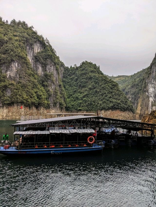 貴州銅仁大峽谷，乘船漂流感受壯闊的山河秀麗