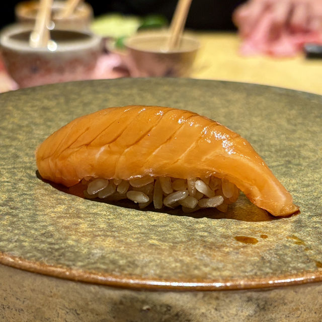 【大阪・中津】良心的な価格で熟成江戸前鮨が味わえる「鮨 あまと」