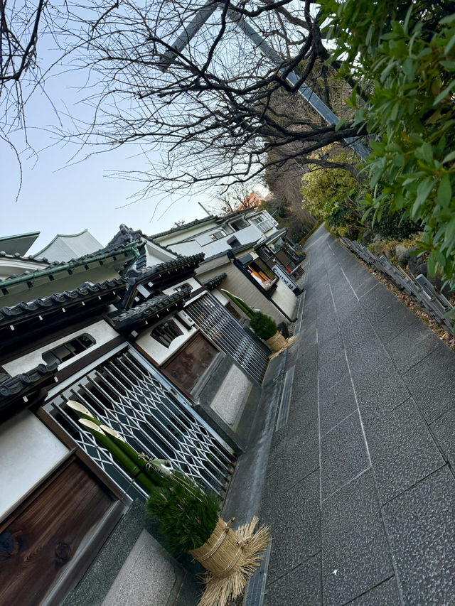 静かな境内で季節の移ろいを感じる『亀戸天神』