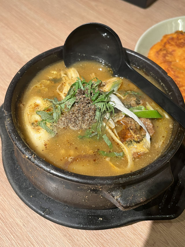 韓式晚餐：甜辣炸雞、泡菜煎餅、薯仔排骨湯