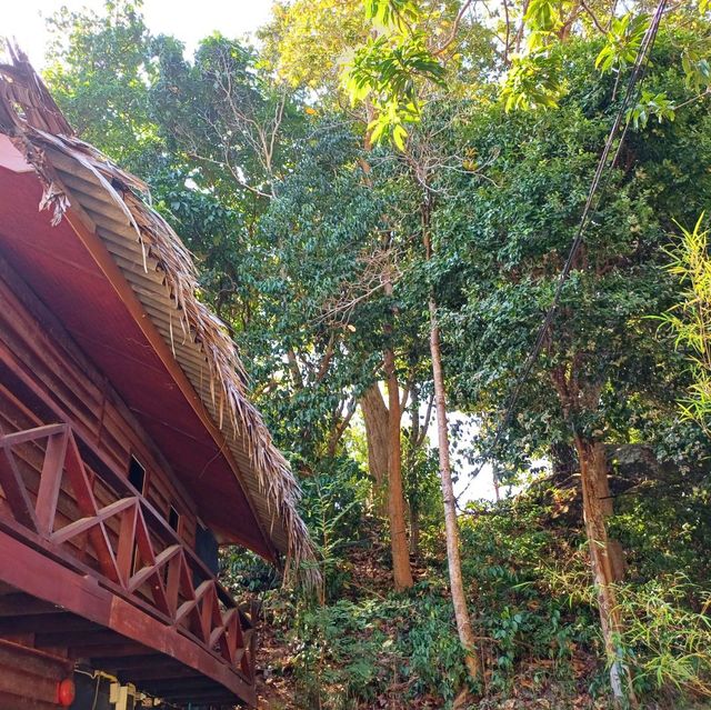 泰國麗貝島著名度假村以及專屬海灘:Beach Lipe Resort麗貝海灘度假村，獨立小木屋，果凍玻璃海，用trip.com預定能享受優惠