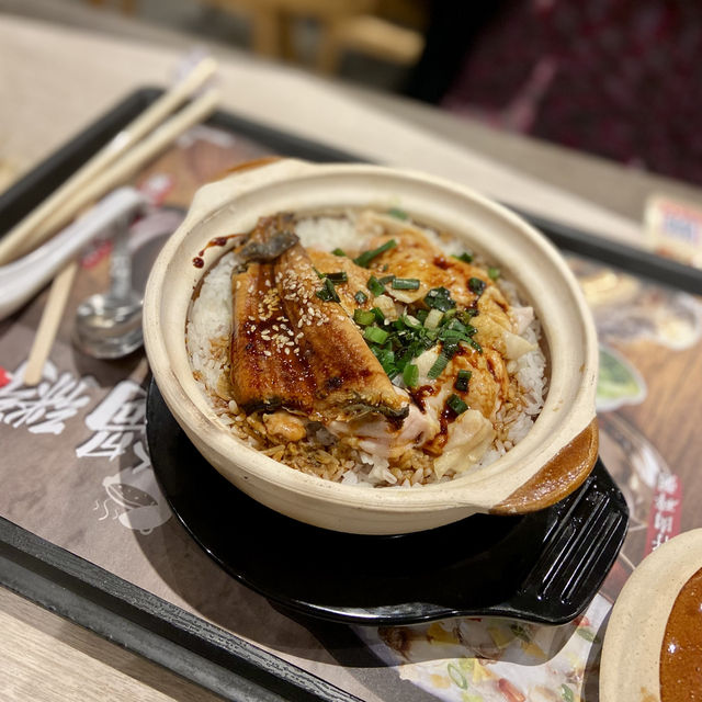 🥰讓人吃到暖洋洋的香港地道煲仔飯🍚