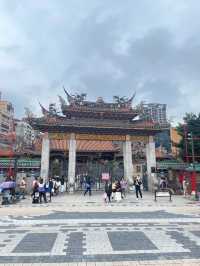 ขอพรแบบปังๆ ที่วัดหลงซาน | Longshan Temple