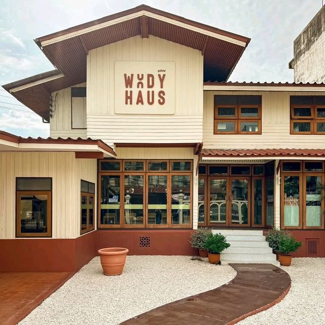 Woody Haus Café - วู้ดดี้ เฮ้าส์ คาเฟ่ 🏠✨🧡